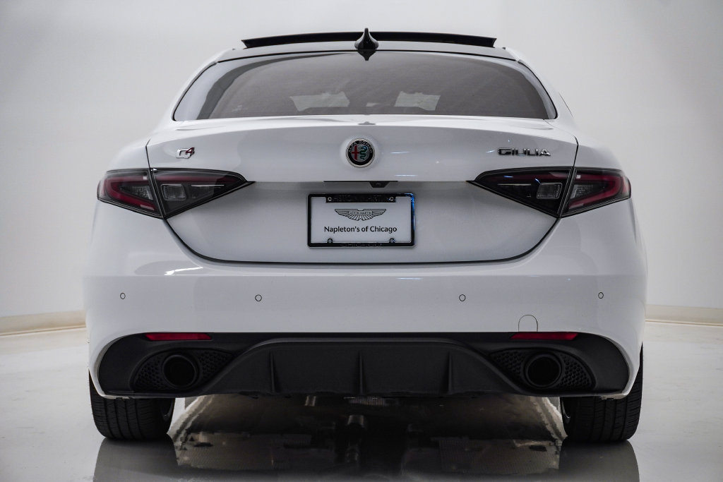 Used 2024 Alfa Romeo Giulia Veloce AWD/4WD image 7