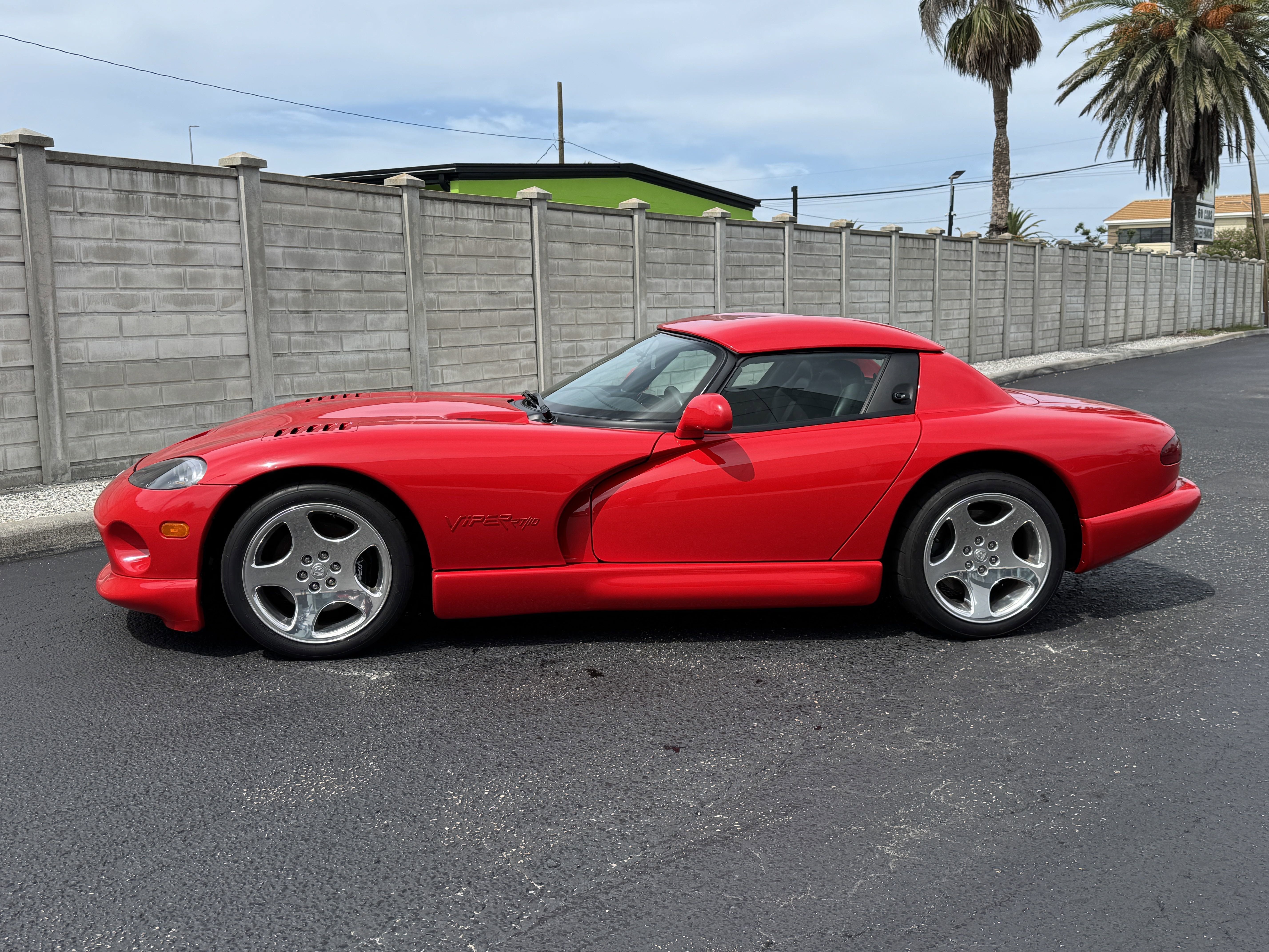 Used 2000 Dodge Viper RT/10 RWD image 2
