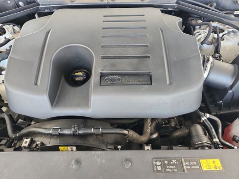 Used 2021 Land Rover Defender 110 SE image 20