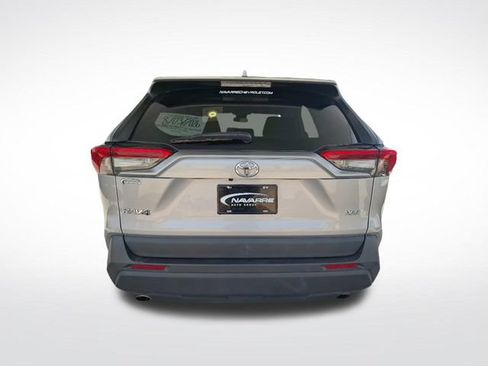 Used 2022 Toyota RAV4 XLE Premium FWD image 7