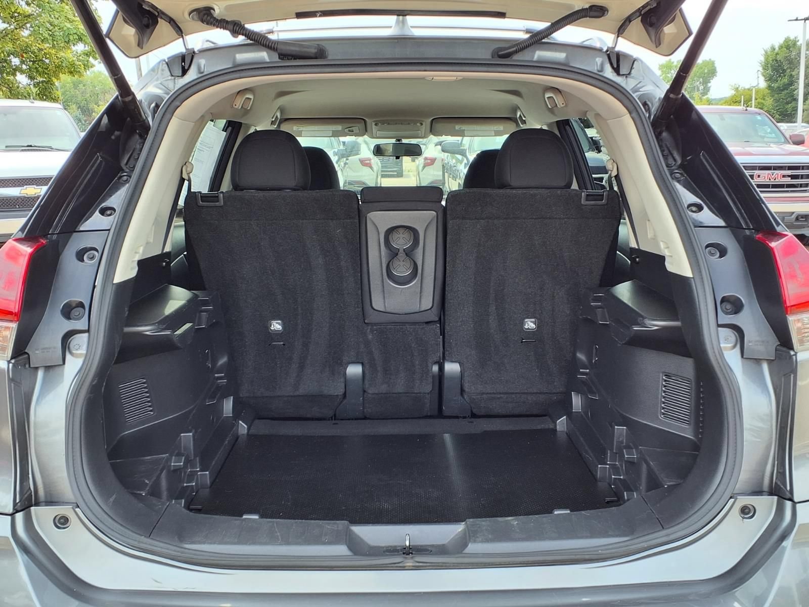 Used 2018 Nissan Rogue SV AWD/4WD image 10