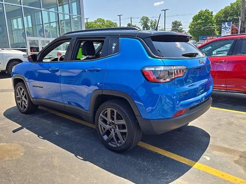 Certified 2025 Jeep Compass Limited w/ Sun & Sound Group AWD/4WD image 8