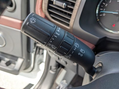 Used 2023 Ford Expedition Limited AWD/4WD image 31
