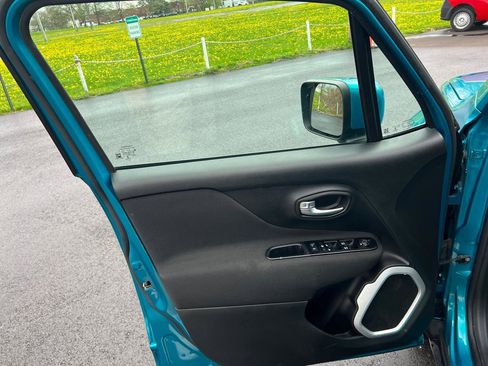 Used 2021 Jeep Renegade Latitude AWD/4WD image 15