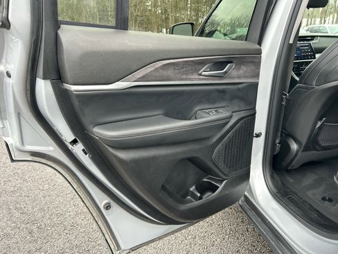 Used 2023 Jeep Grand Cherokee Limited w/ Black Appearance Package image 33