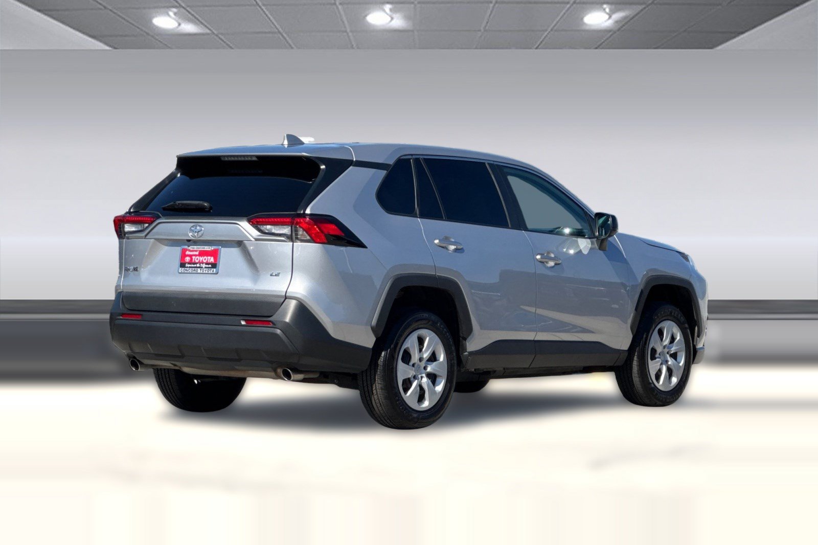Used 2023 Toyota RAV4 LE FWD image 9
