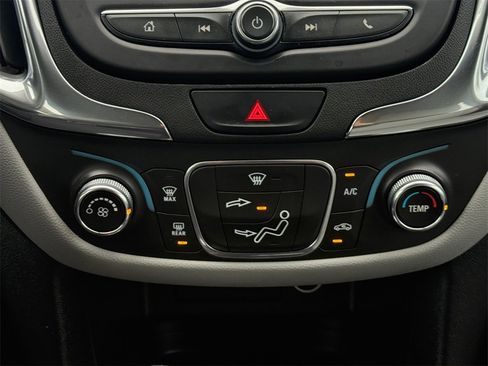 Used 2019 Chevrolet Equinox LS image 17