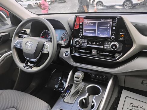 Used 2021 Toyota Highlander L image 77