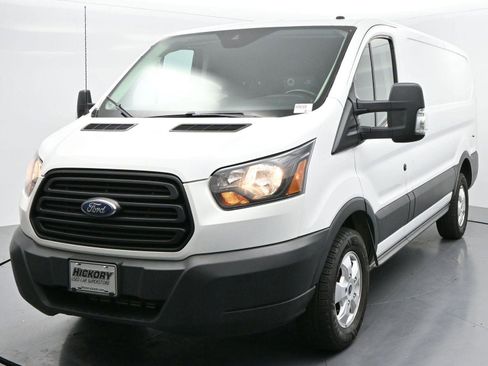 Used 2019 Ford Transit 250 130 Low Roof RWD image 3