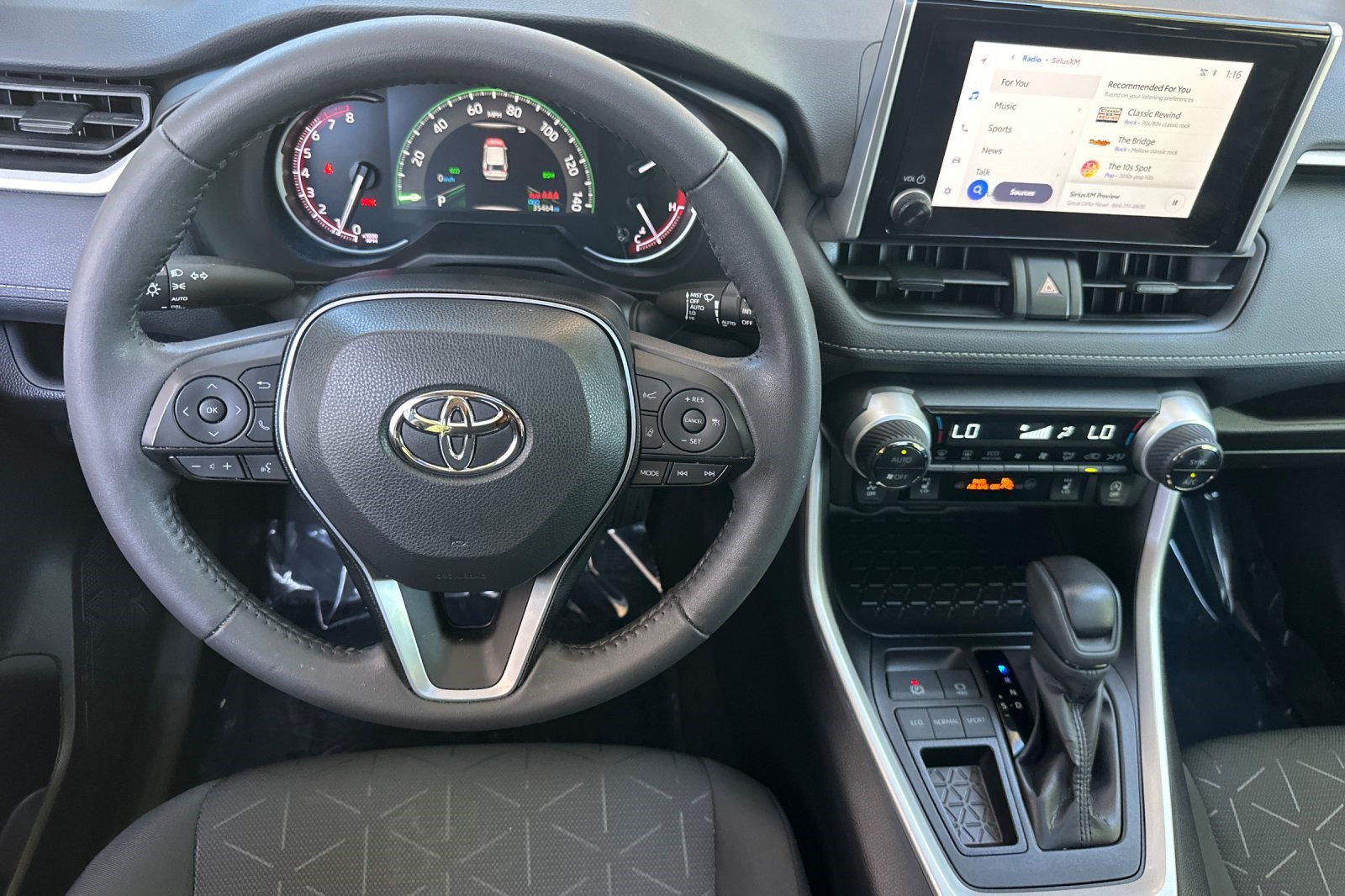 Used 2024 Toyota RAV4 XLE w/ Convenience Package FWD image 32