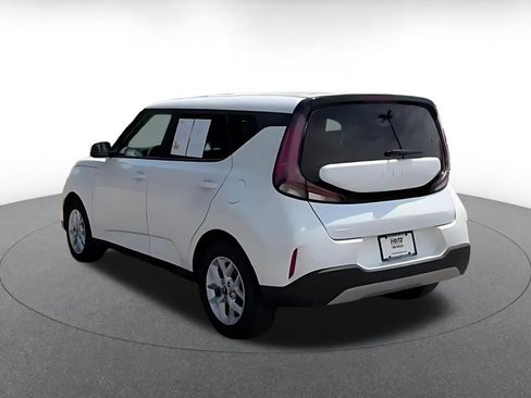 Used 2025 Kia Soul LX w/ LX Technology Package FWD image 11