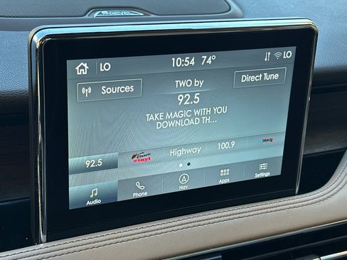 Used 2021 Lincoln Corsair Reserve w/ Rear Removable Package Tray image 17