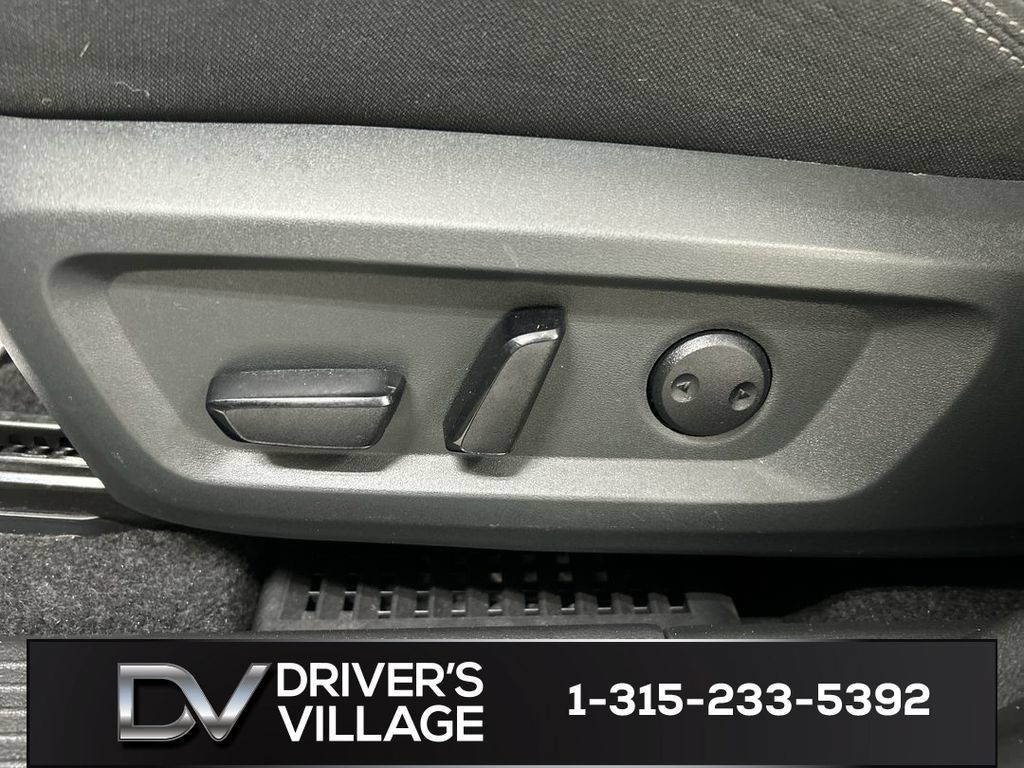 Used 2023 Nissan Rogue SV AWD/4WD image 10
