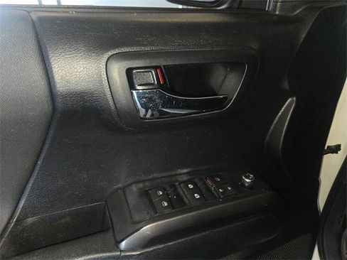 Used 2016 Toyota Tacoma TRD Sport image 12