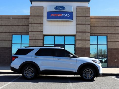 New 2026 Ford Explorer Active w/ Active Comfort Package image 5
