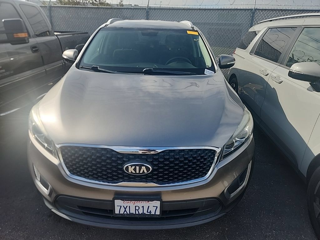 Used 2017 Kia Sorento LX w/ LX V6 Convenience Package FWD image 2
