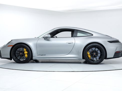 Used 2025 Porsche 911 Carrera 4 GTS image 3