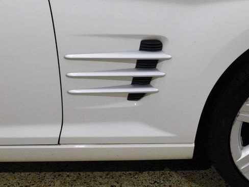 Used 2005 Chrysler Crossfire Limited RWD image 19