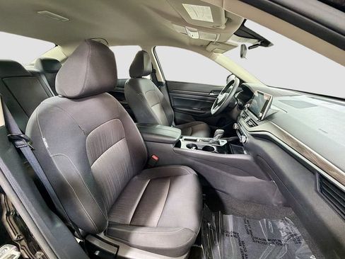 Used 2024 Nissan Altima 2.5 SV FWD image 26