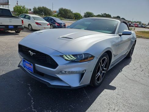 Used 2018 Ford Mustang Premium RWD image 4