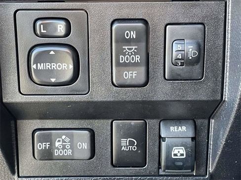 Used 2018 Toyota Tundra SR5 image 19