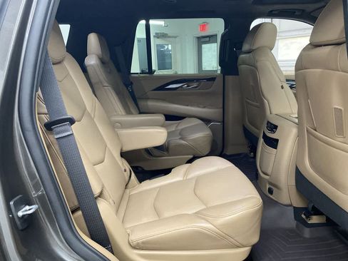 Used 2020 Cadillac Escalade Platinum image 18