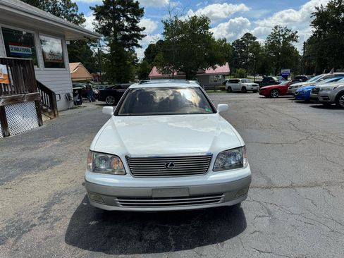 Used 2000 Lexus LS 400 w/ Platinum Series RWD image 2