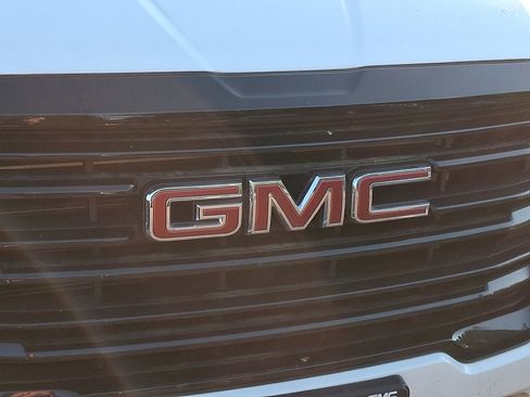 Used 2023 GMC Terrain SLE w/ Driver Convenience Package AWD/4WD image 8