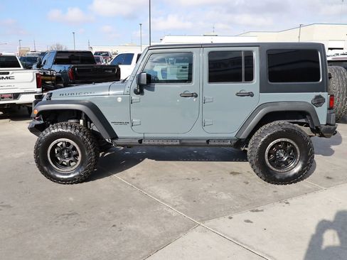 Used 2015 Jeep Wrangler Unlimited Rubicon w/ Connectivity Group AWD/4WD image 3