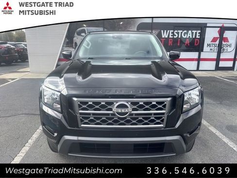 Used 2022 Nissan Frontier SV w/ Technology Package image 2