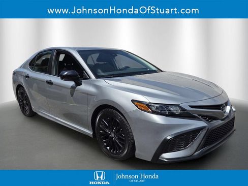 Used 2022 Toyota Camry SE w/ Convenience Package FWD image 1