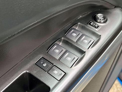 Used 2022 Chevrolet Colorado LT w/ LT Convenience Package image 17