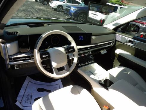 Used 2025 Hyundai Santa Fe Calligraphy image 15