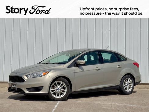 Used 2016 Ford Focus SE image 1