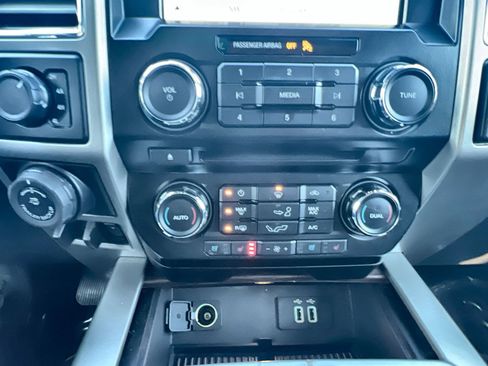 Used 2016 Ford F150 Lariat image 21