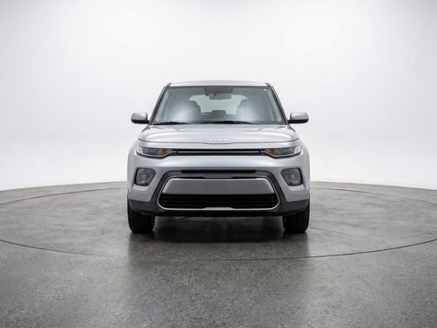 Used 2025 Kia Soul LX w/ LX Technology Package image 2