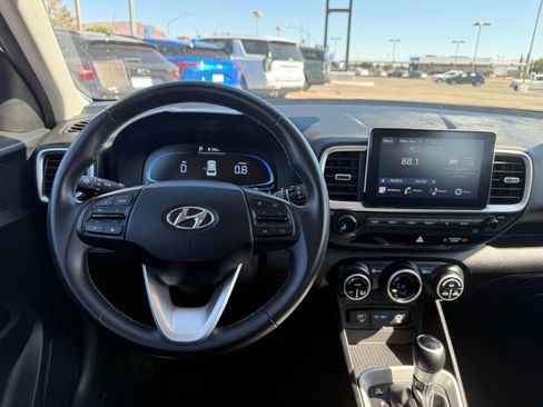 Used 2025 Hyundai Venue SEL FWD image 16