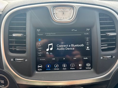 Used 2018 Chrysler 300 Touring w/ Chrome Appearance Package image 22