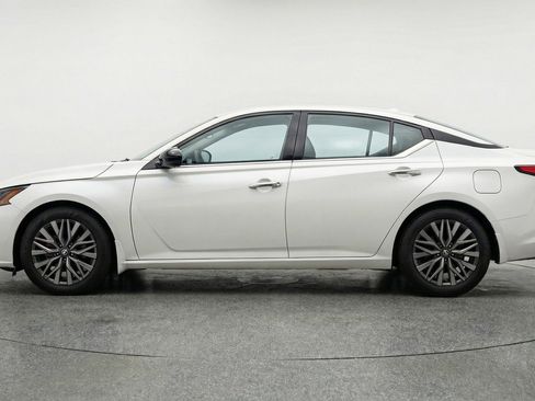 Used 2025 Nissan Altima 2.5 SV image 5