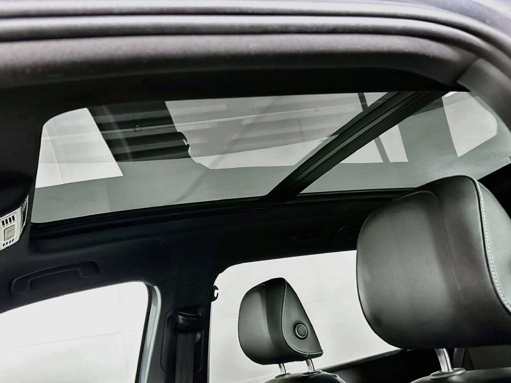Certified 2023 Volkswagen Tiguan SE R-Line FWD image 19