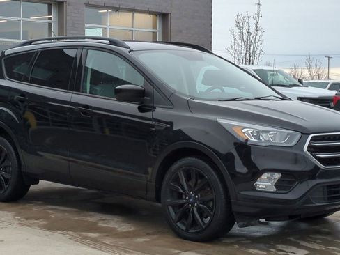 Used 2017 Ford Escape SE w/ Equipment Group 201A image 9