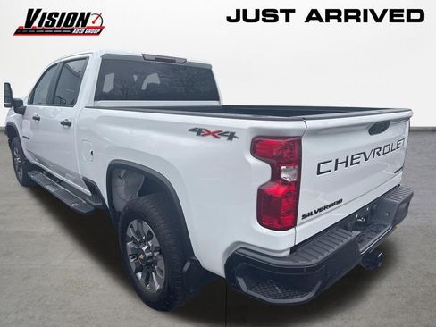 Used 2024 Chevrolet Silverado 2500 Custom w/ Custom Value Package image 4
