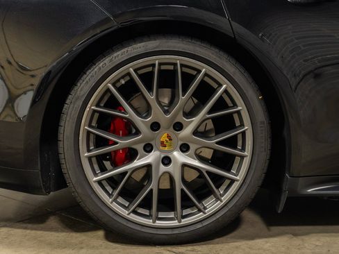 Used 2020 Porsche Panamera GTS image 35
