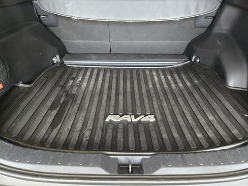 Used 2019 Toyota RAV4 XLE Premium w/ Cold Weather Package FWD image 33