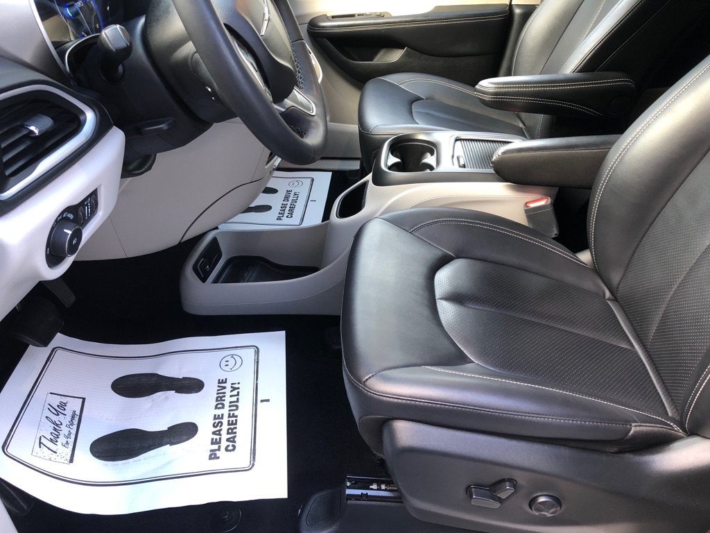 Used 2024 Chrysler Pacifica Touring-L FWD image 18