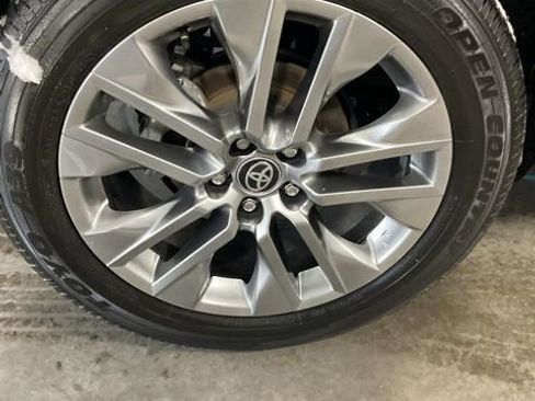 Used 2024 Toyota RAV4 XLE Premium image 7