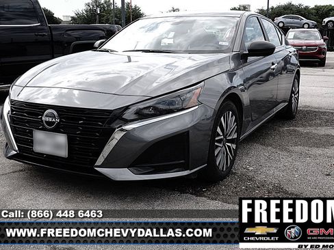 Used 2025 Nissan Altima 2.5 SV FWD image 7