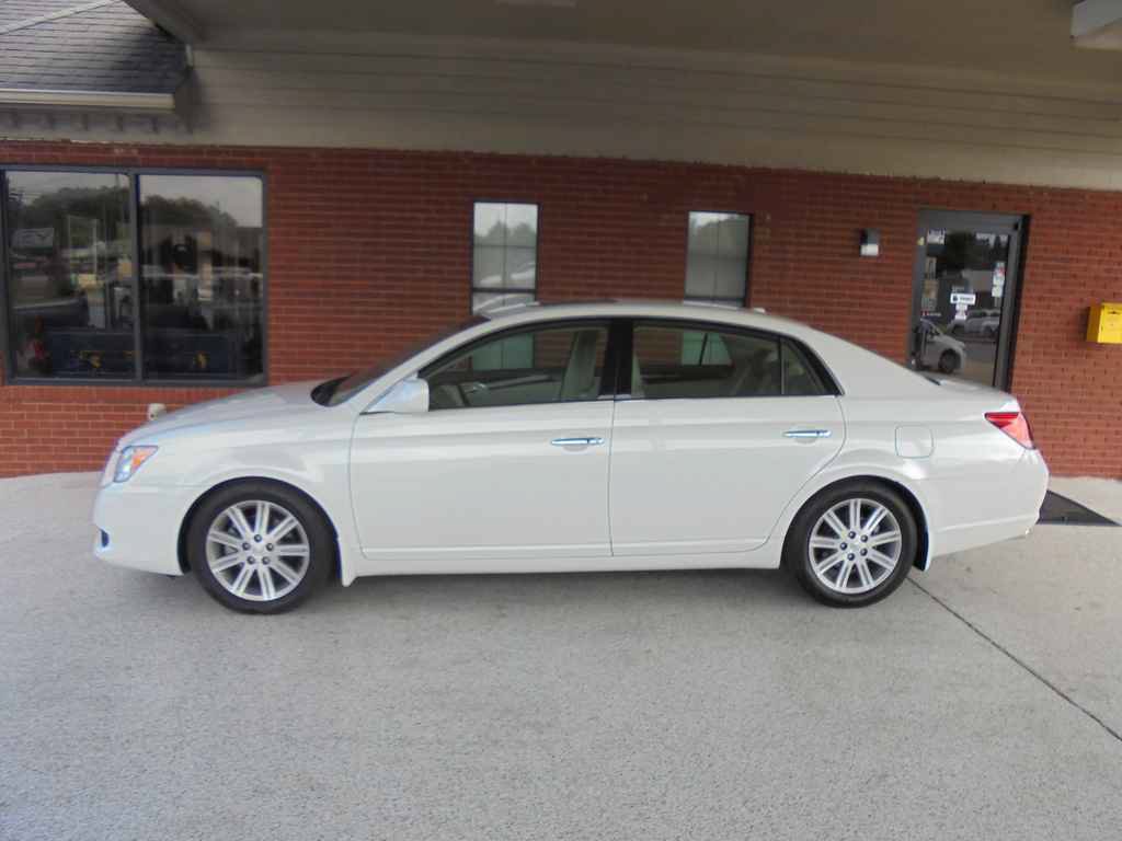 Used 2009 Toyota Avalon Limited FWD image 1