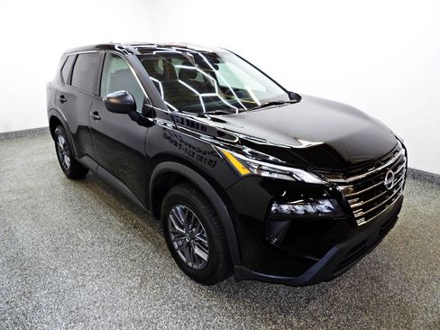 Used 2024 Nissan Rogue S AWD/4WD image 3
