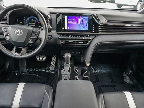 Used 2025 Toyota Camry SE w/ Convenience Package FWD image 13